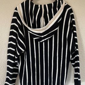 Quebramar 🦓 Black and White Stripe Hooded Sweater